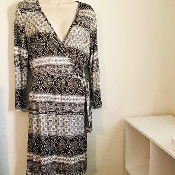 Geo Print Wrap Dress - Picture 4 of 4